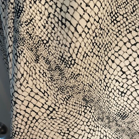 Banana Republic Factory Black and White Midi Skirt - Picture 4 of 4